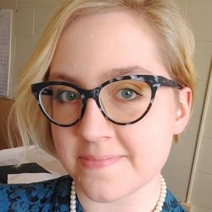 Meet your posher! I'm Hope, from Five To Thrifty!